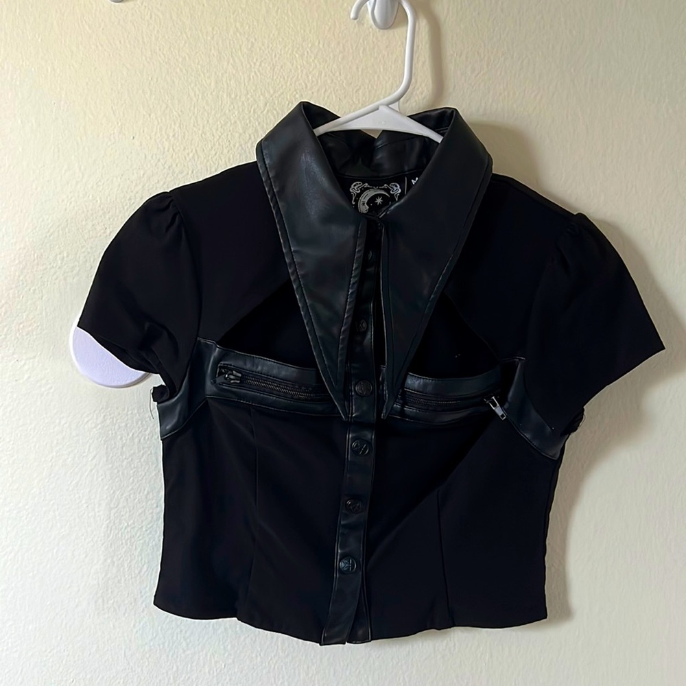Kill star button down black puffed short sleeve shirt